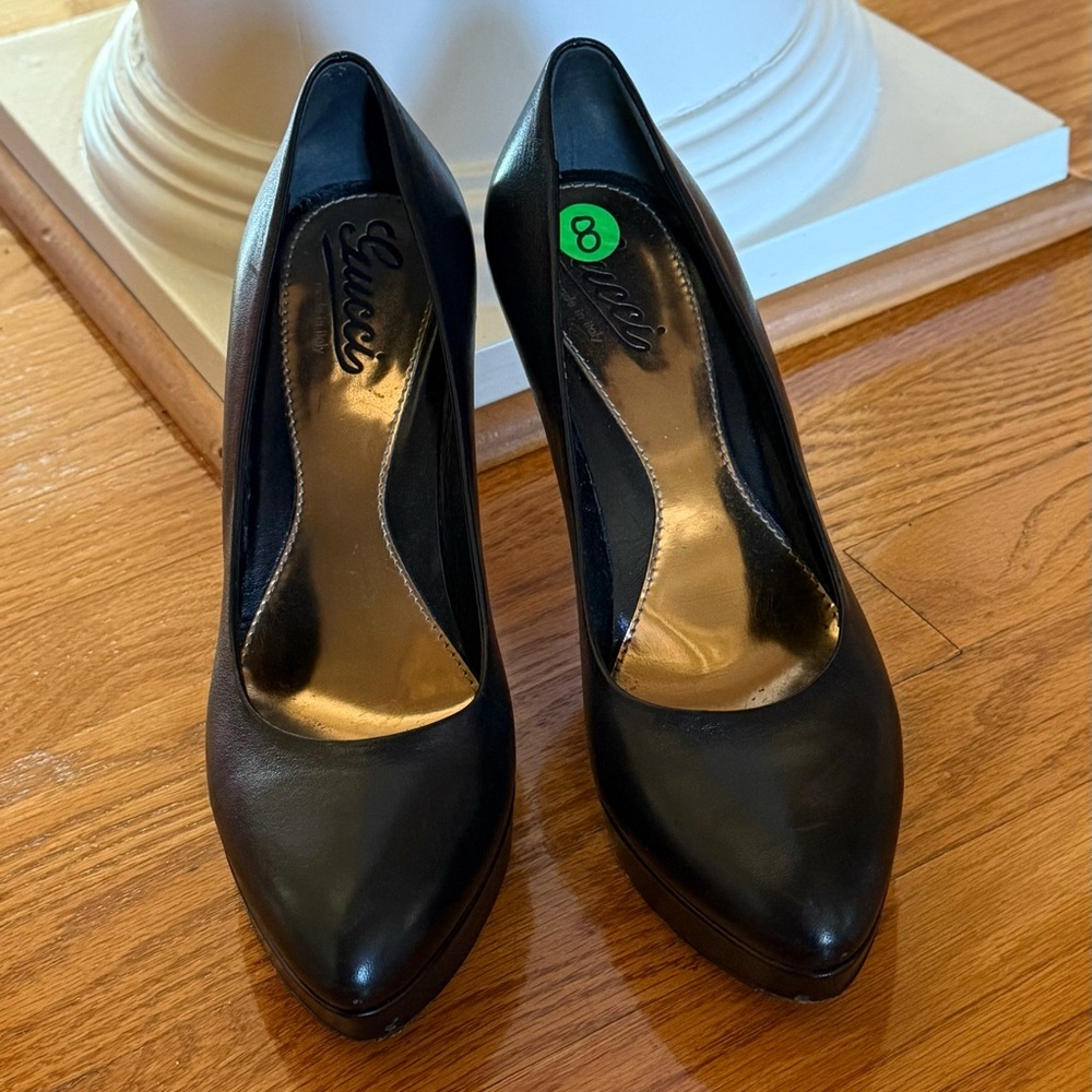 Gucci Black Leather Platform Pumps Size 38